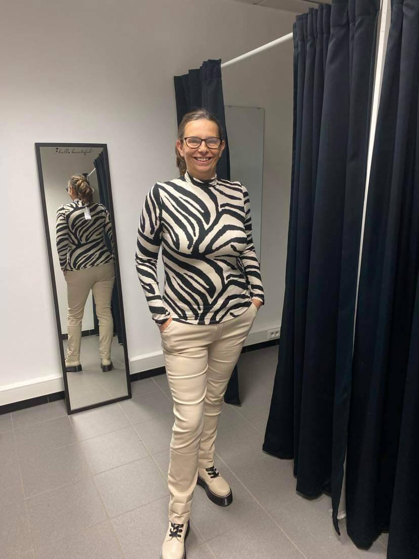 4988C38B-C9B9-420F-BFC9-B42E21E222FA